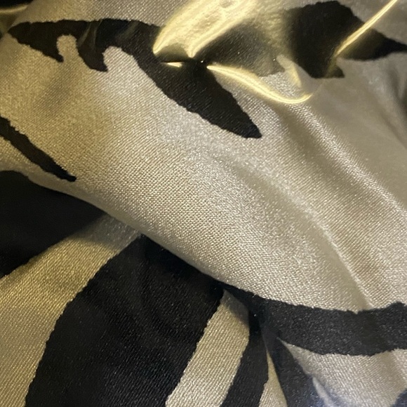 Talbots Skirt Women 10 Black White Floral 100% silk - Picture 9 of 11